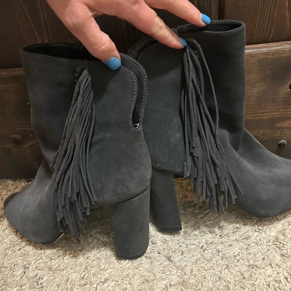 Gianni Bini Gray Suede Peep Toe Heeled Fringe Booties Size 9 - Picture 8 of 11